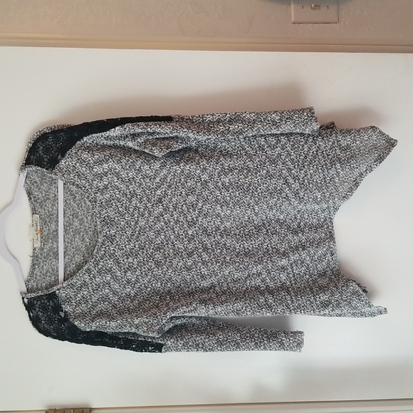 Sweetly Wonderful knit top. - Picture 1 of 7